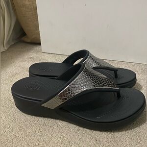 CROCS - Black Platform Sandals - W7